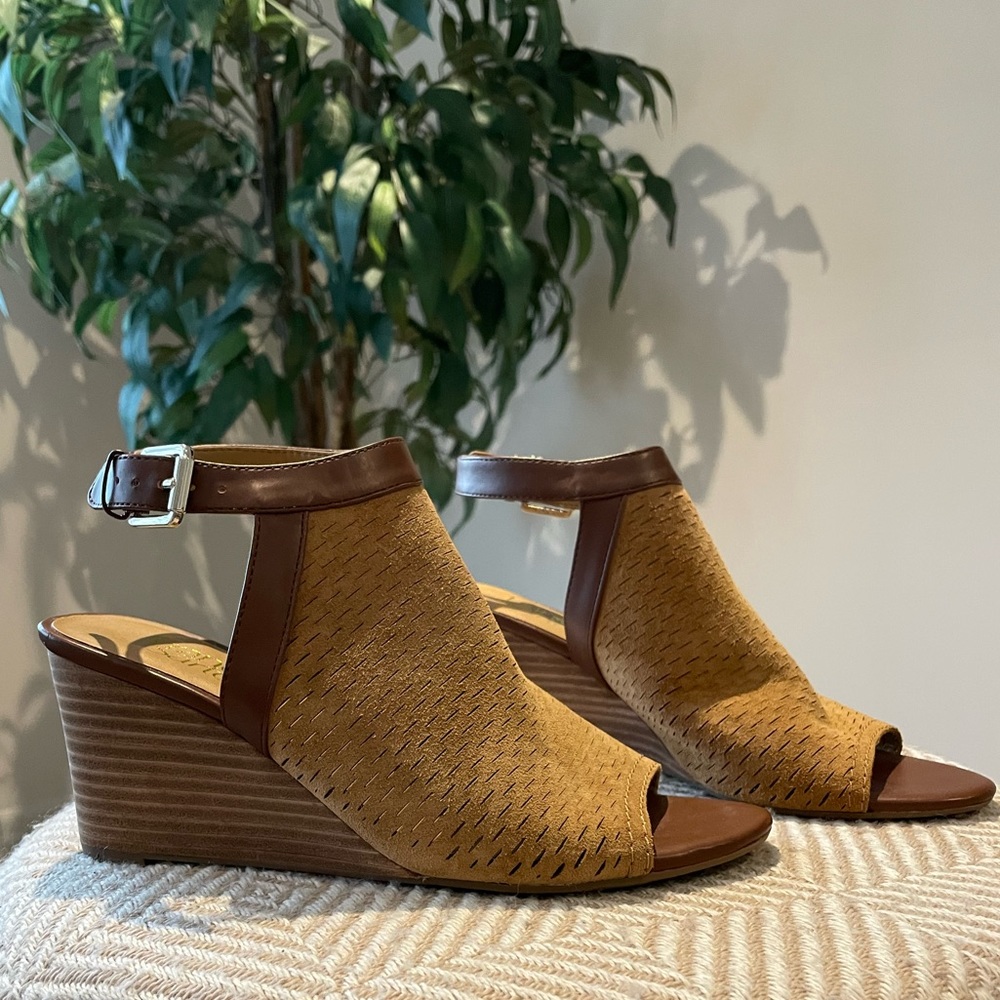 FRANCO SARTO MARTHA WEDGE SANDAL - Size 7.5 Tan suede & brown leather.
